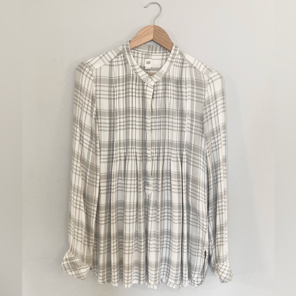 GAP | plaid button down long sleeve shirt- size small